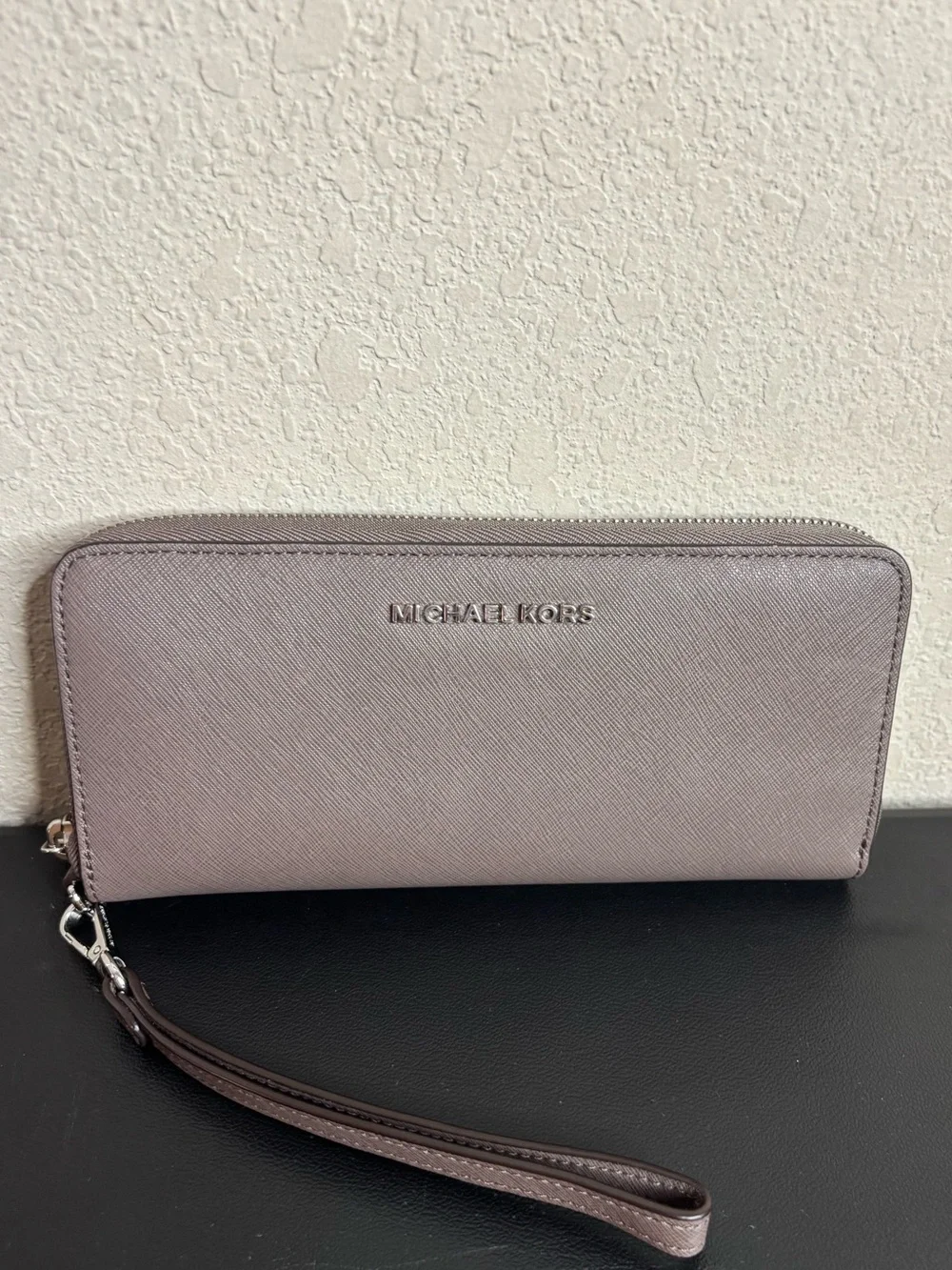 Michael Kors Jet set travel continental wallet color cinder